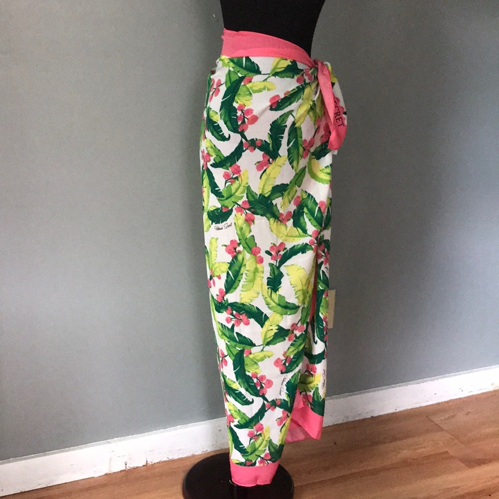 Super Large Victoria’s Secret Scarf And Wrap 🌸🌸